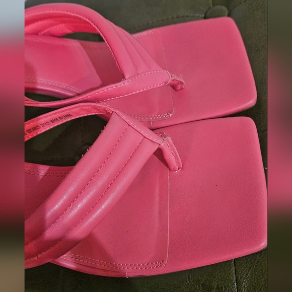 ASOS DESIGN Wide Fit Herring padded Toe Thong Heeled Sabdals. Neon Pink.NWOT - Picture 13 of 16